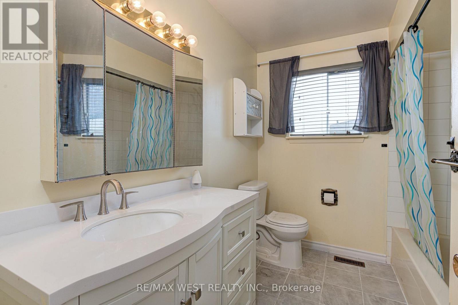 Upper Lvl - 18 Glenforest Road Property Photo 21