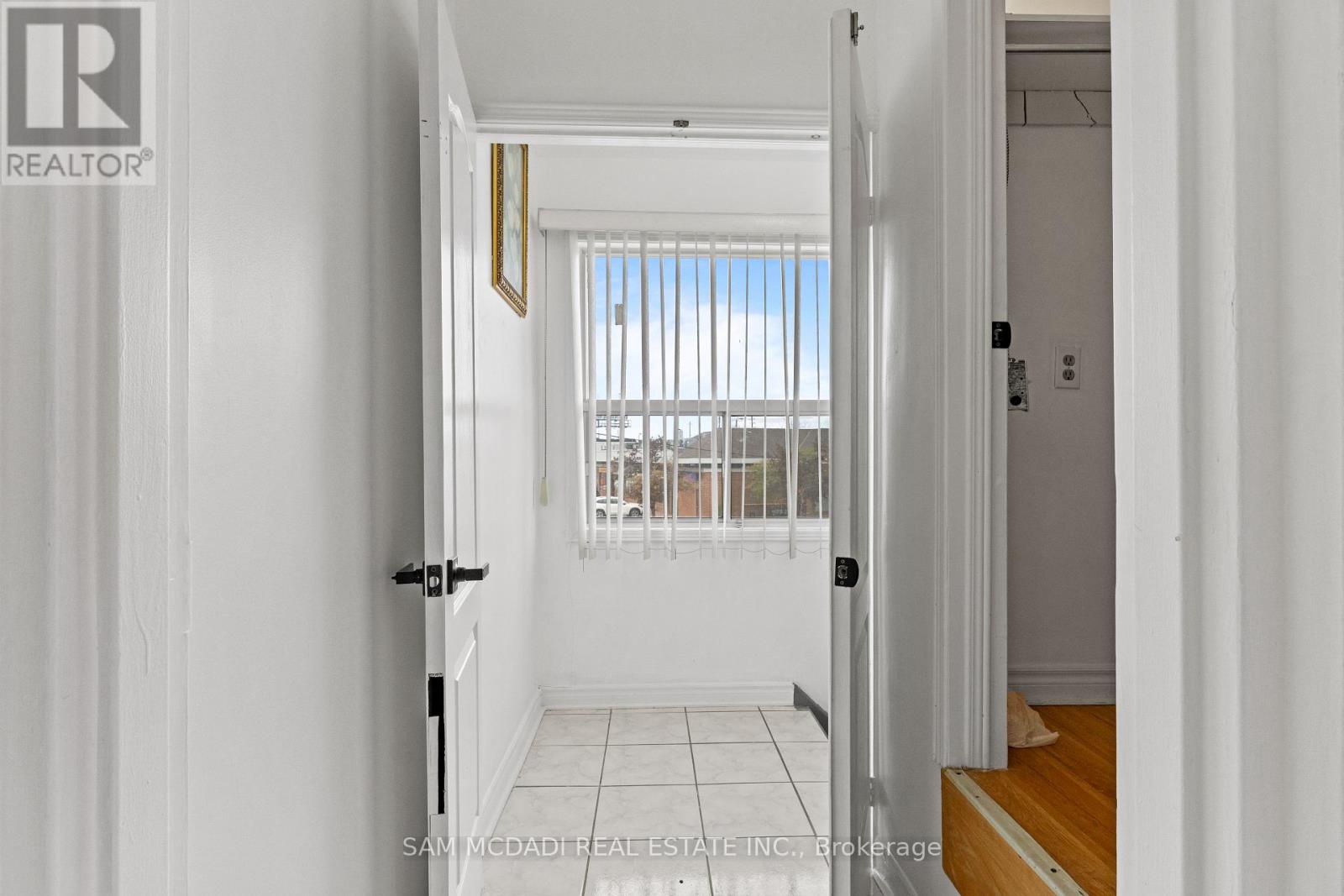 3 - 2922 Islington Avenue Property Photo 2