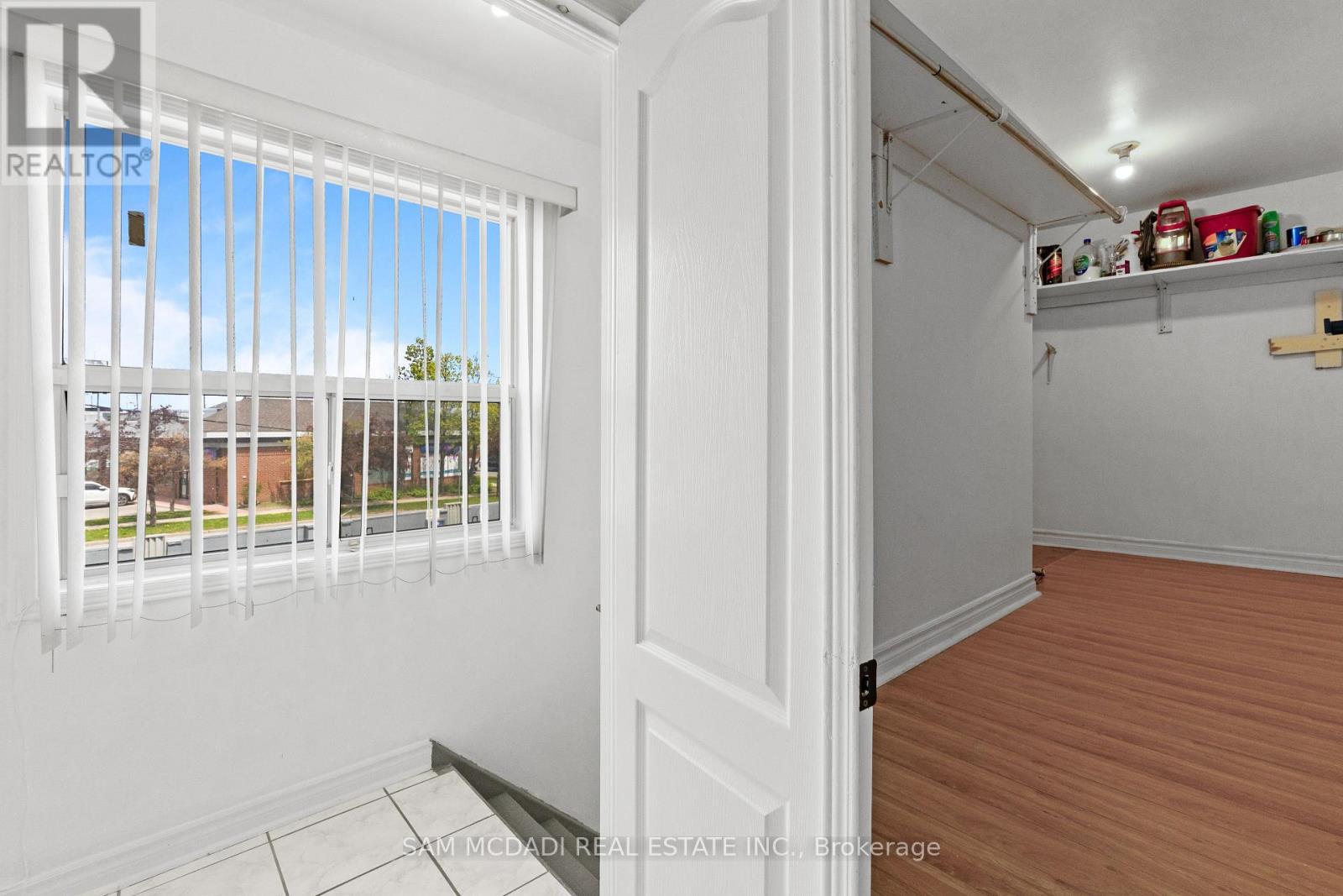 3 - 2922 Islington Avenue Property Photo 3