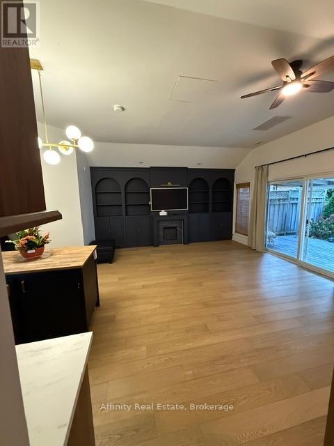 121 Paisley Boulevard E Property Photo 4
