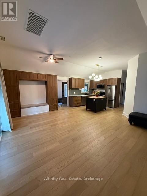 121 Paisley Boulevard E Property Photo 6