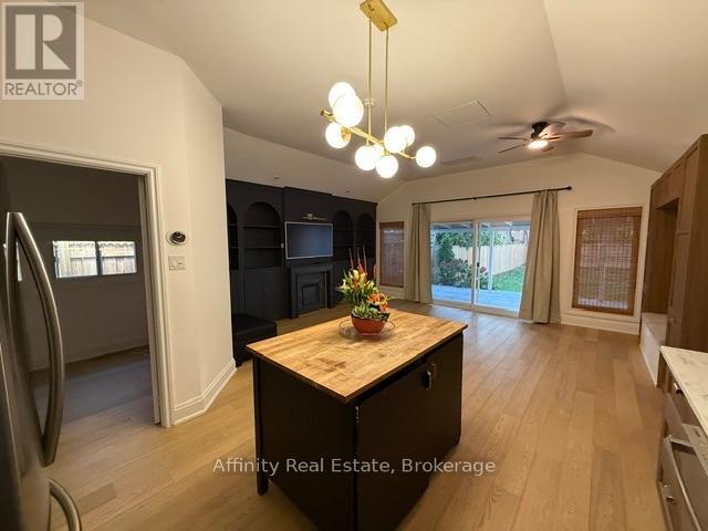 121 Paisley Boulevard E Property Photo 7