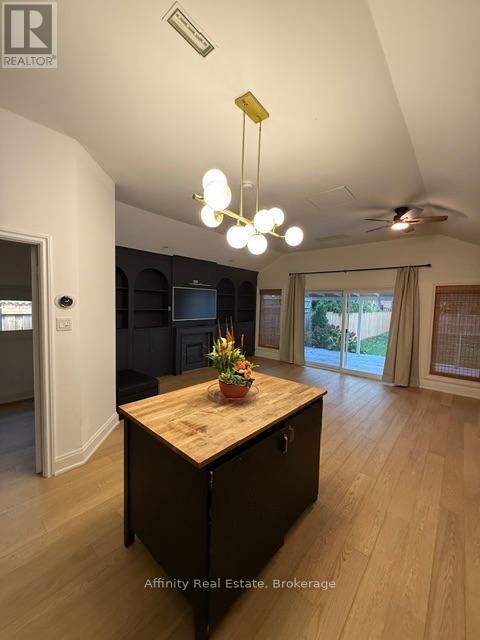 121 Paisley Boulevard E Property Photo 8