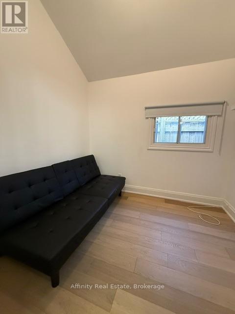 121 Paisley Boulevard E Property Photo 9