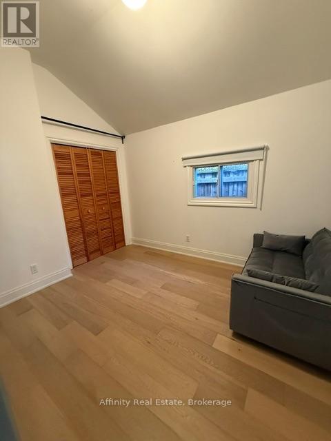 121 Paisley Boulevard E Property Photo 10