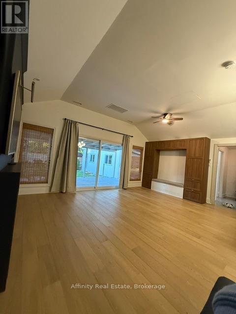 121 Paisley Boulevard E Property Photo 18
