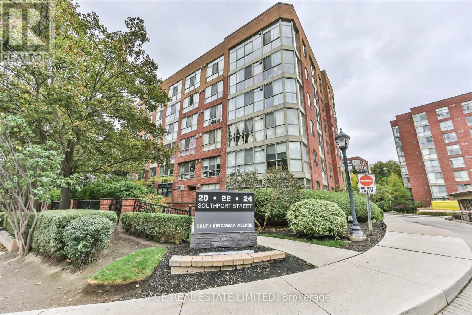 846 - 24 SOUTHPORT STREET Property Photo 1
