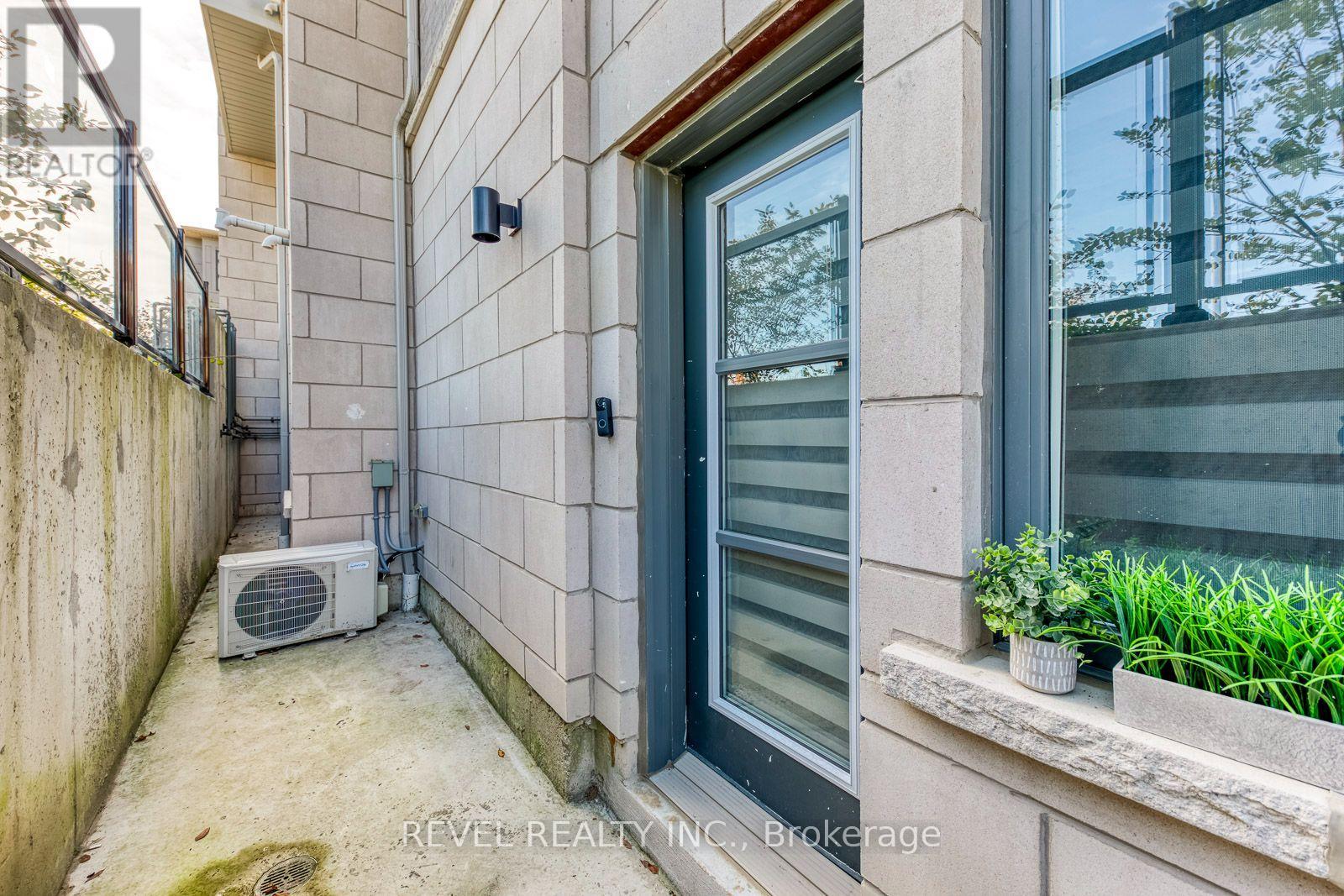 402 - 70 Halliford Place Property Photo 4