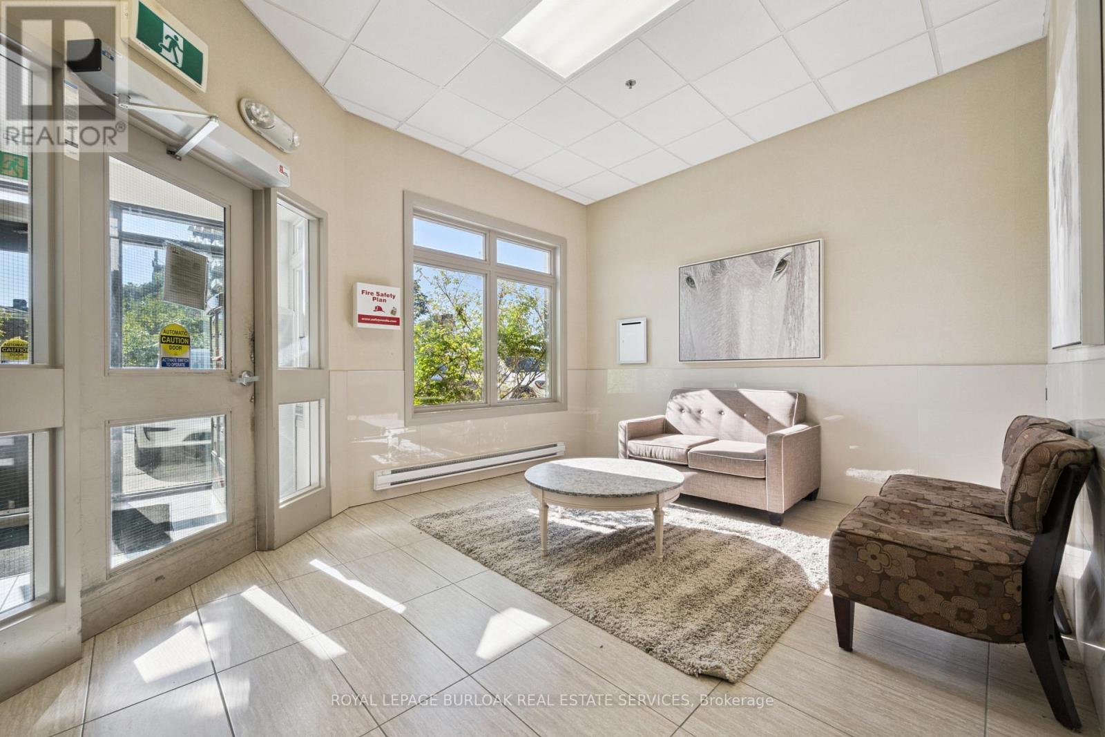 100 Bronte Street S Property Photo 2