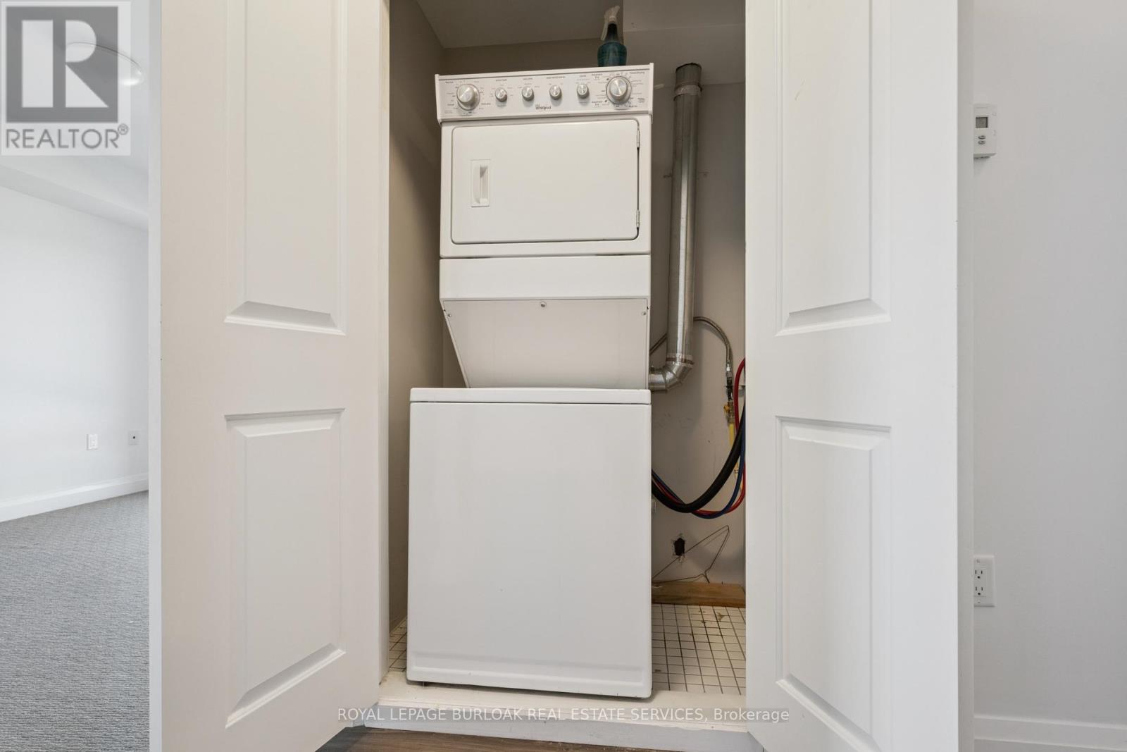 100 Bronte Street S Property Photo 11