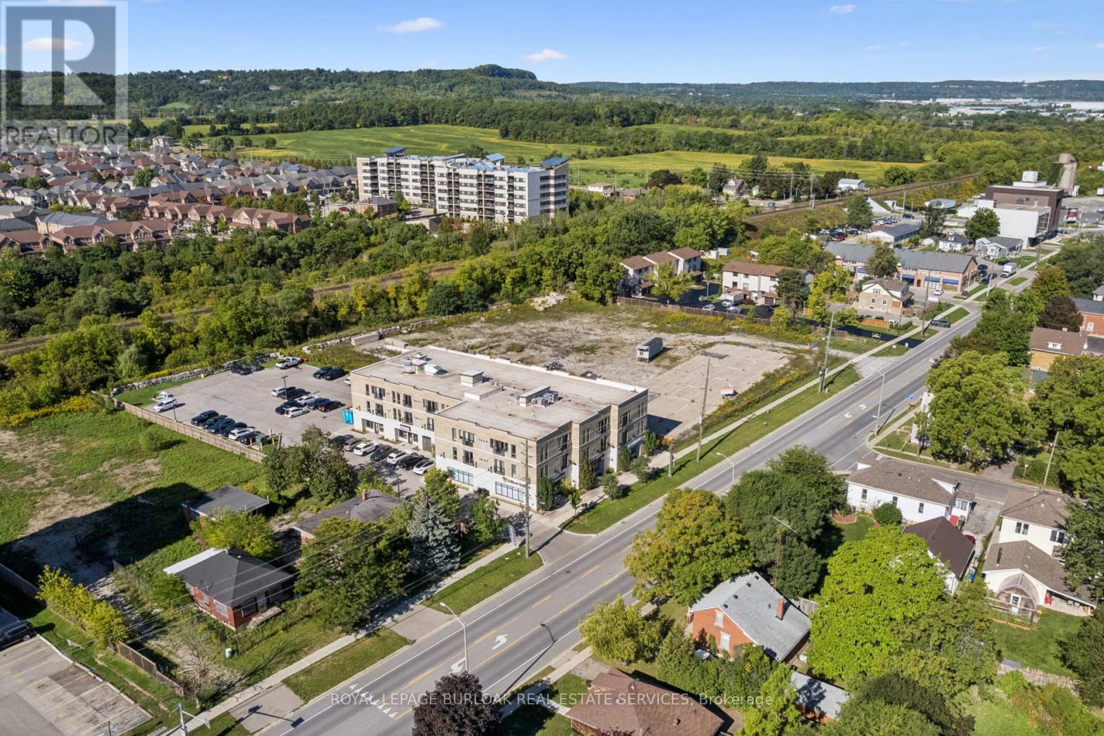 100 Bronte Street S Property Photo 14
