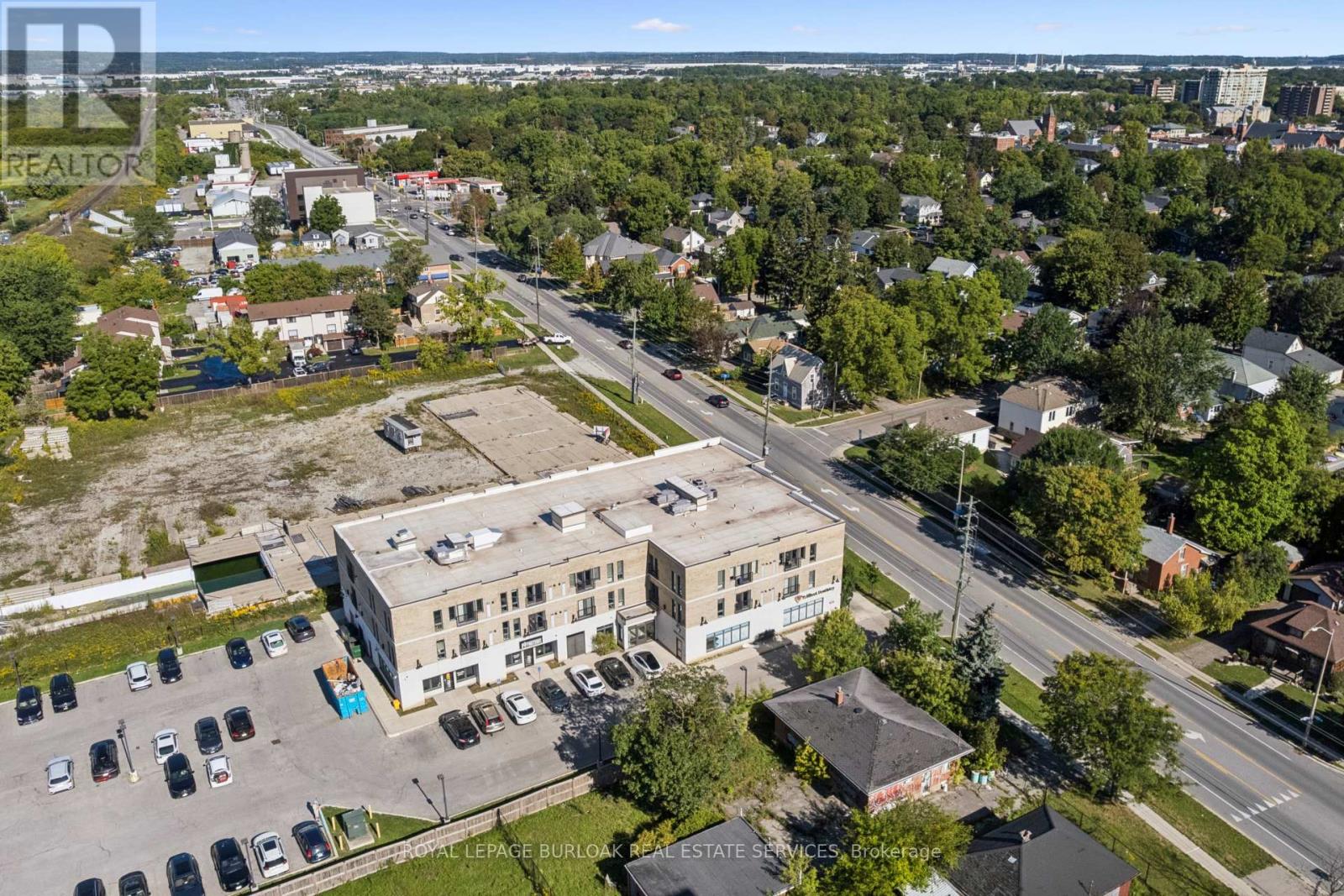 100 Bronte Street S Property Photo 15