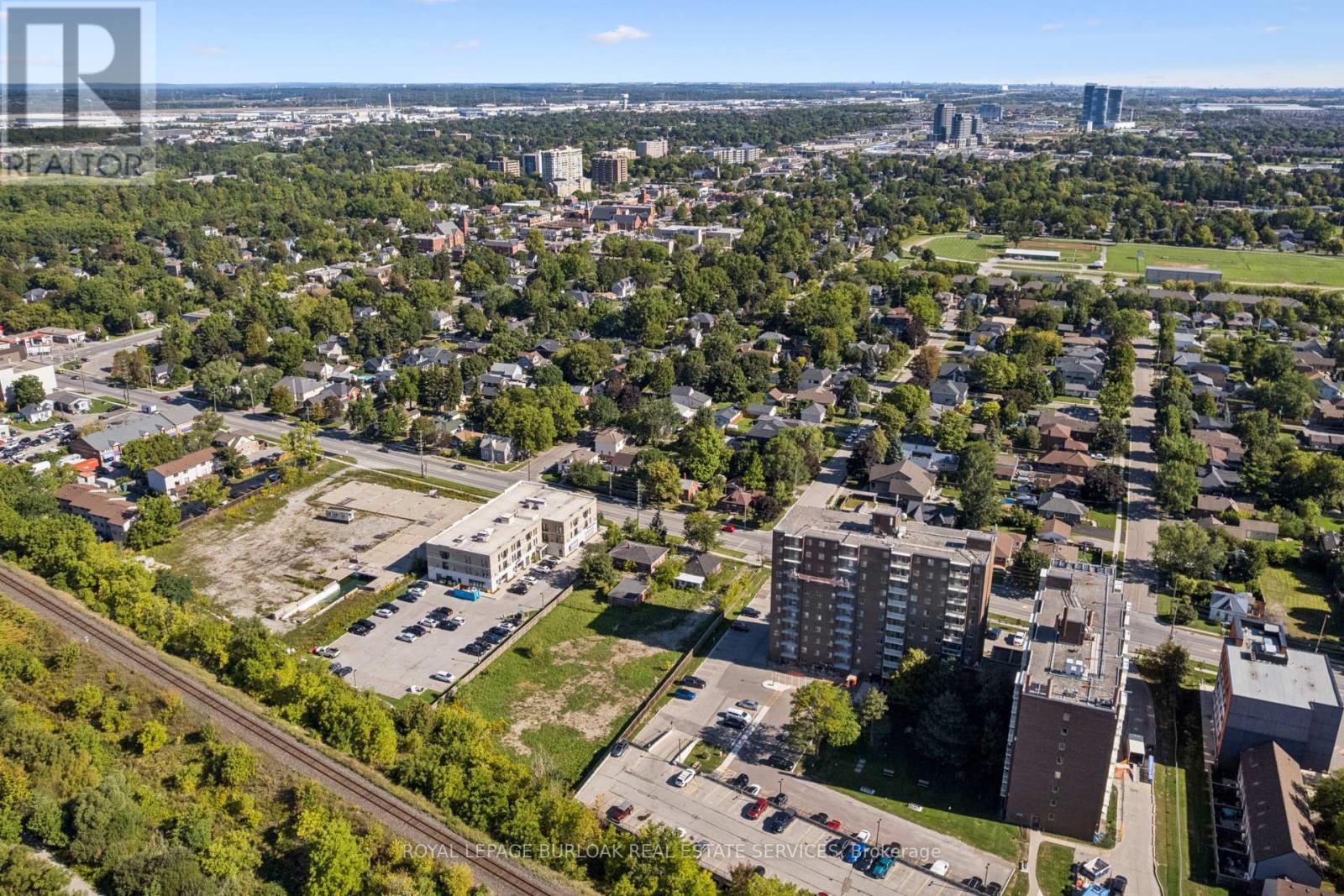 100 Bronte Street S Property Photo 16