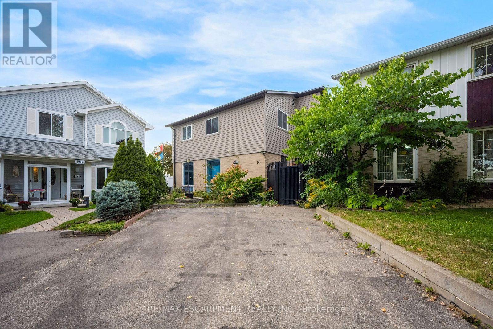 13 Holmstead Court Property Photo 2