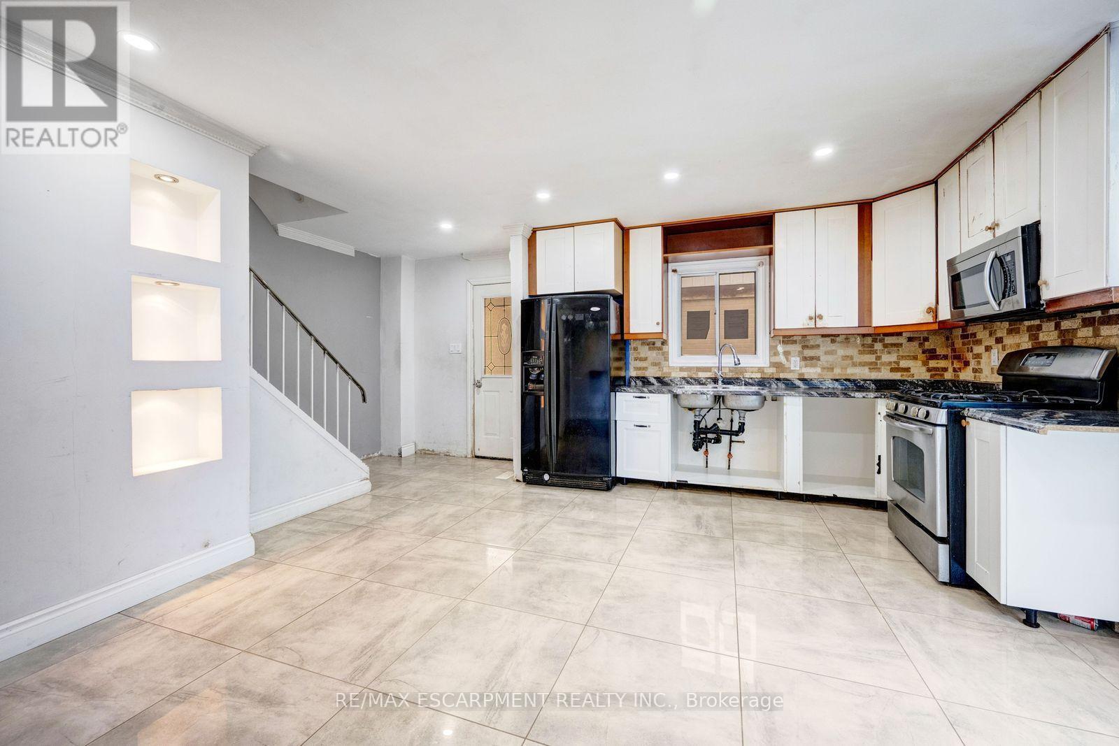 13 Holmstead Court Property Photo 3