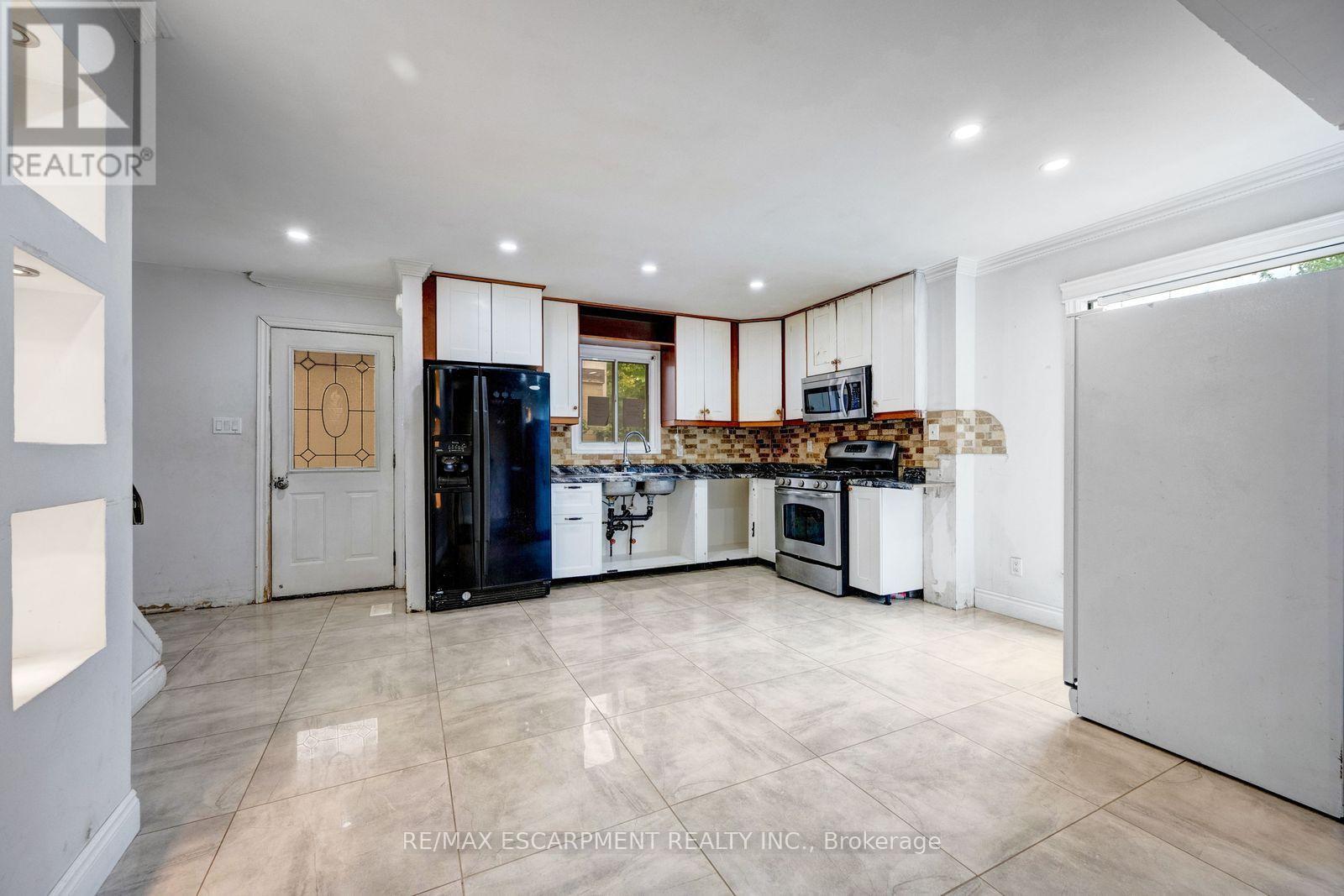 13 Holmstead Court Property Photo 4