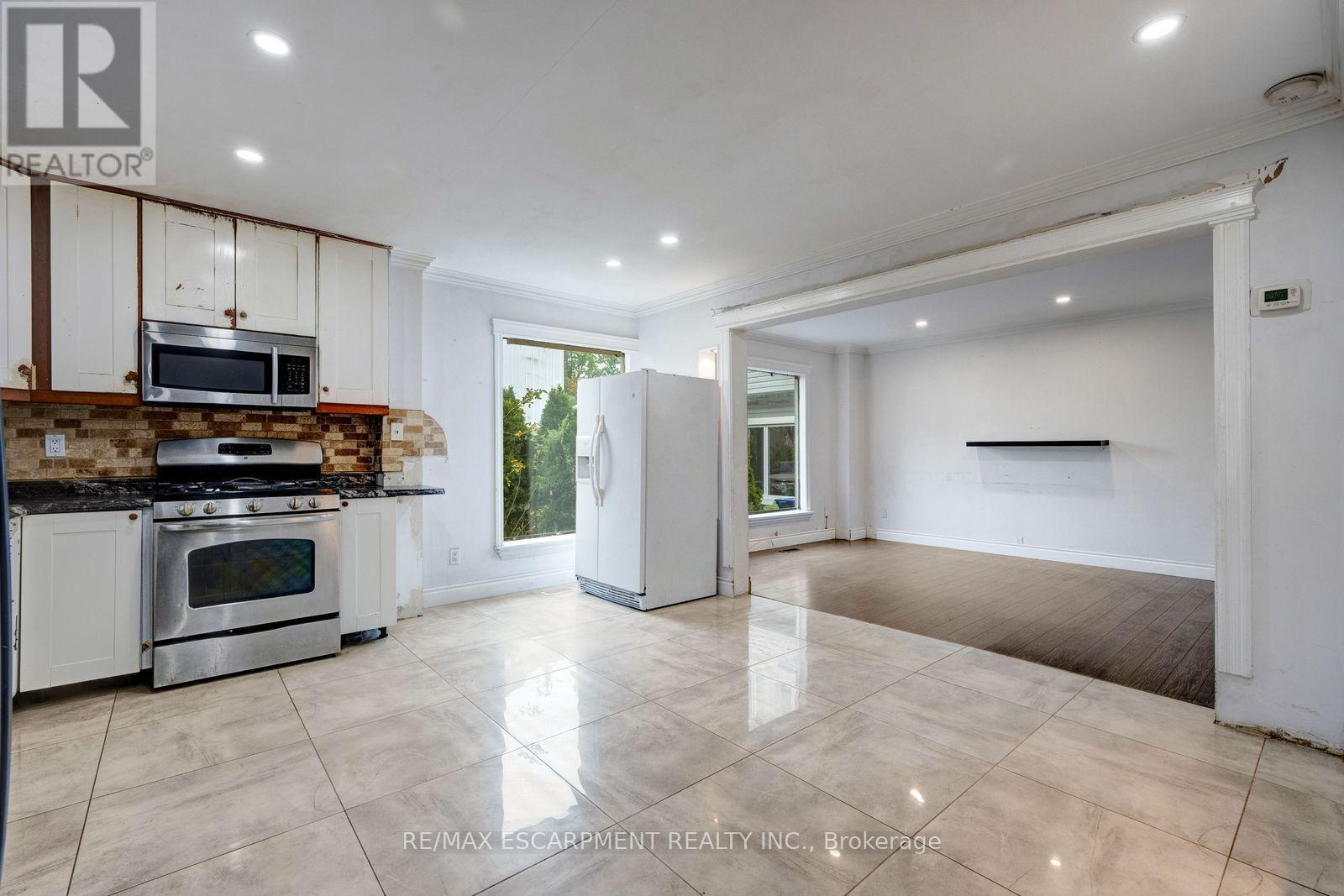 13 Holmstead Court Property Photo 5