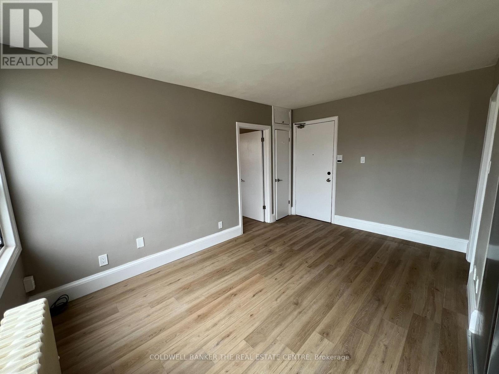 4 - 108 Grandville Avenue Property Photo 4