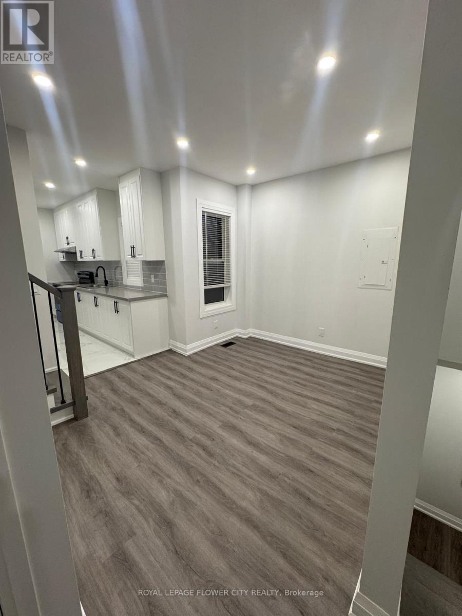 #UPPER - 414 PERTH AVENUE Property Photo 1