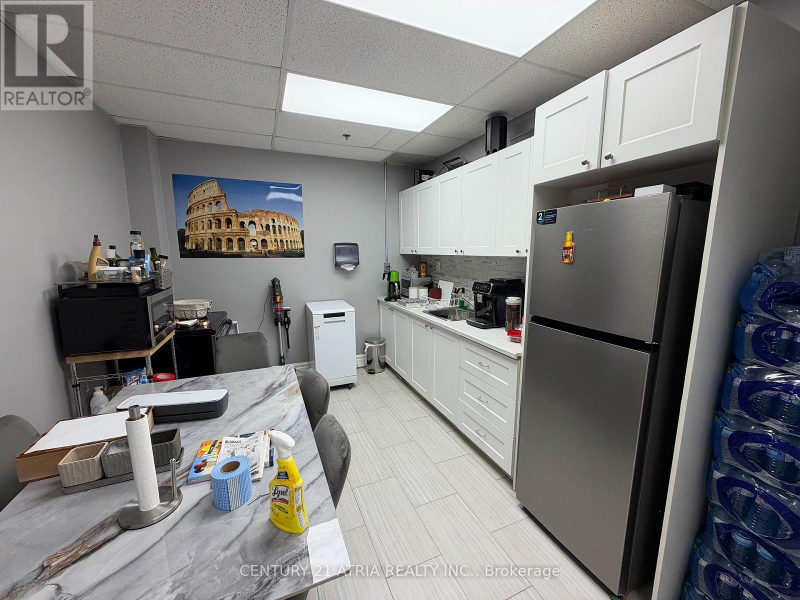 14 - 755 Queensway Property Photo 13