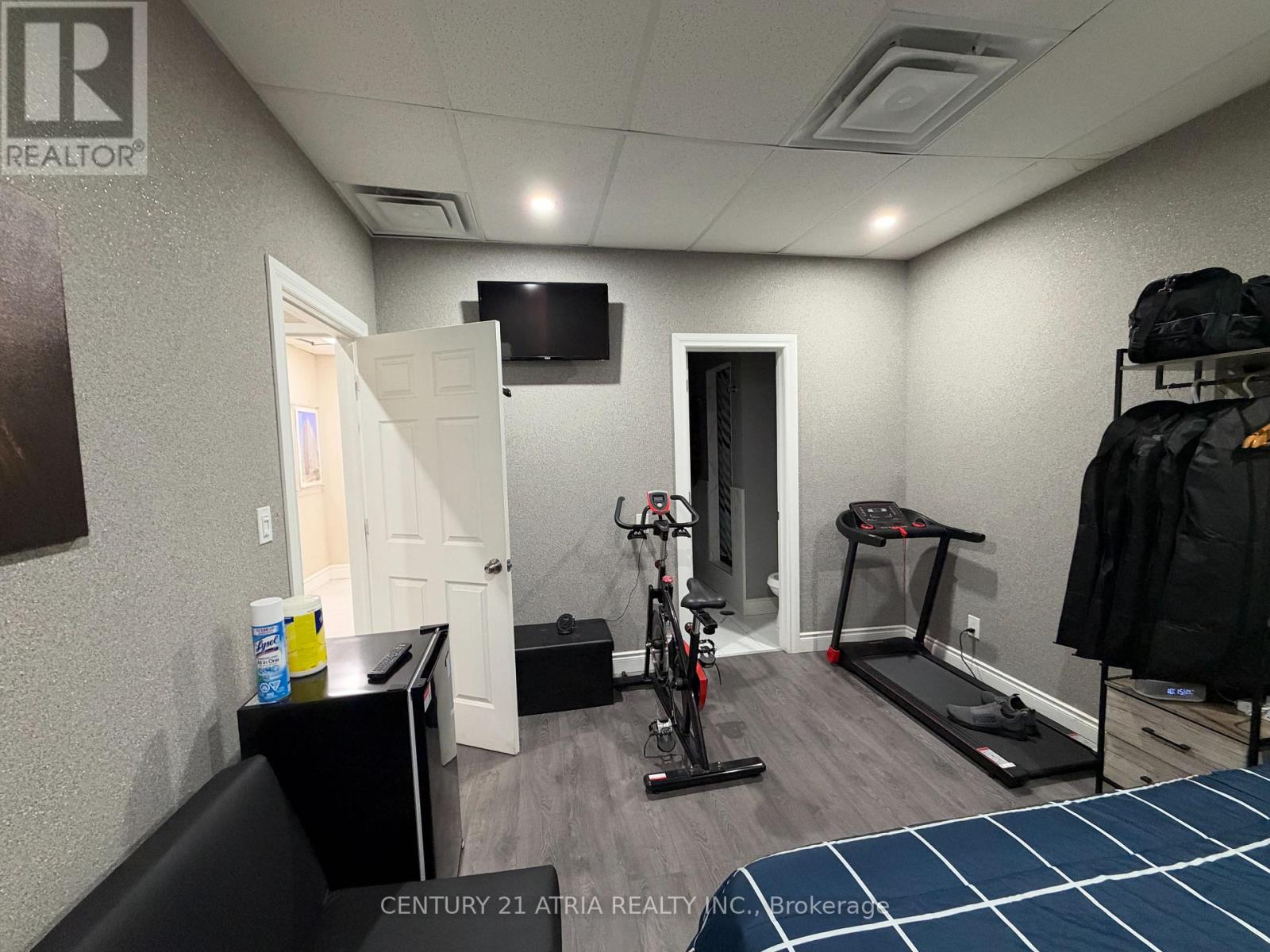 14 - 755 Queensway Property Photo 20