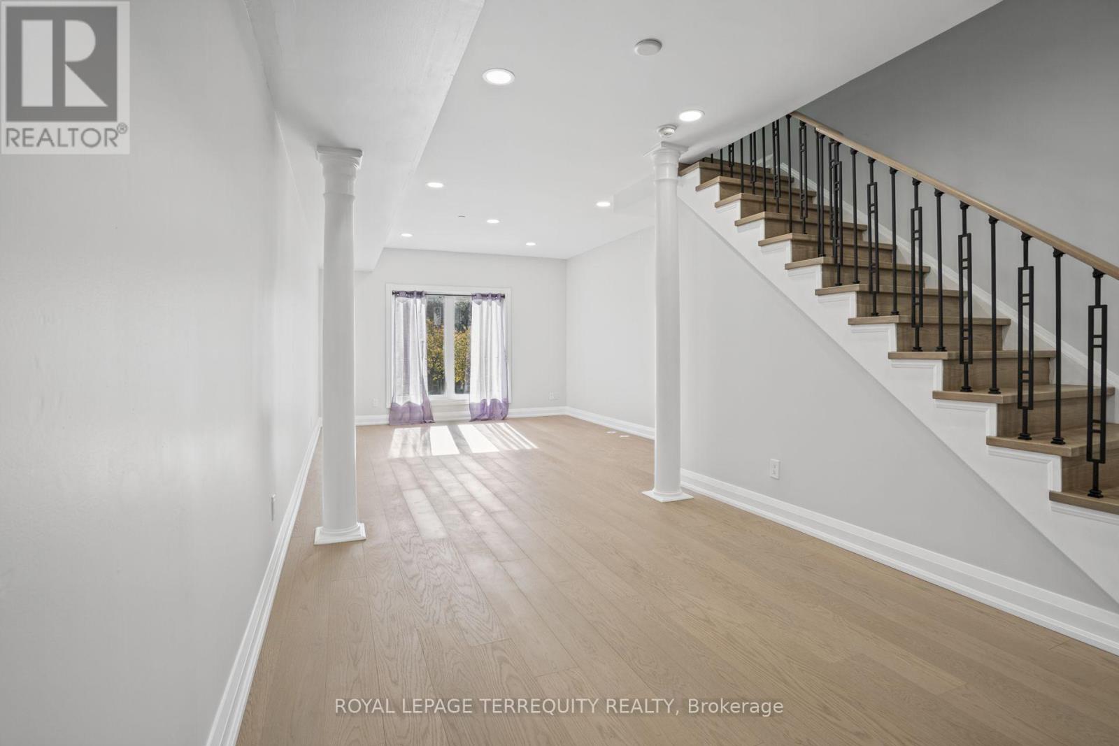 958 The Queensway Property Photo 9