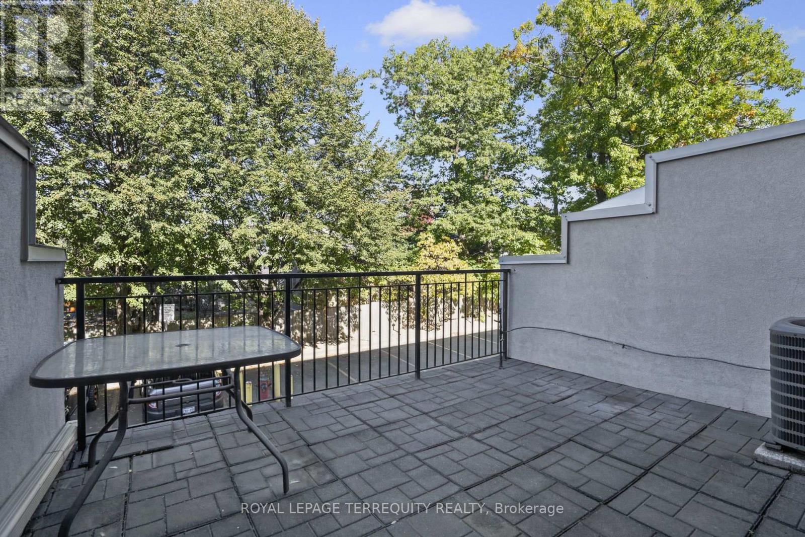 958 The Queensway Property Photo 14