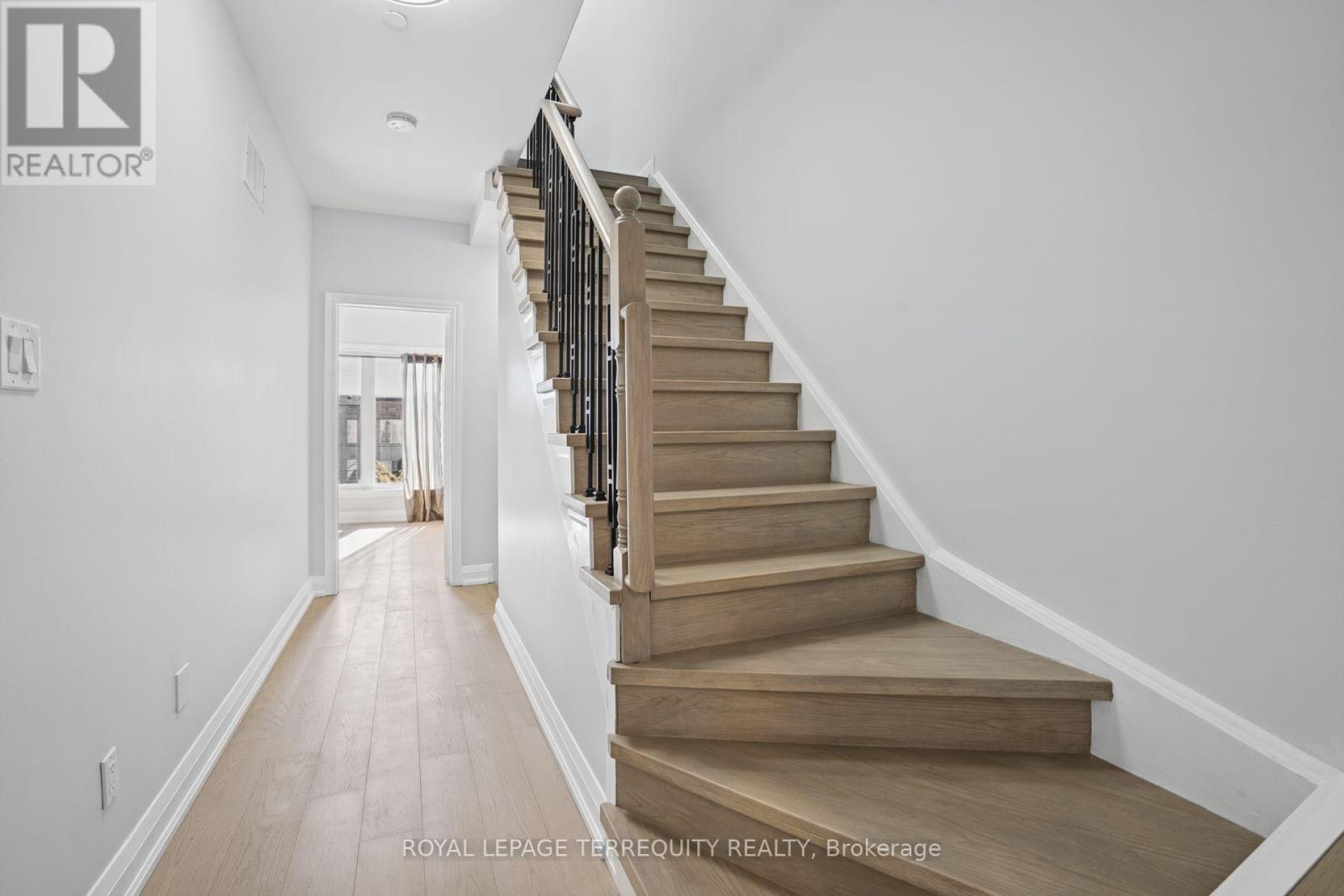 958 The Queensway Property Photo 15