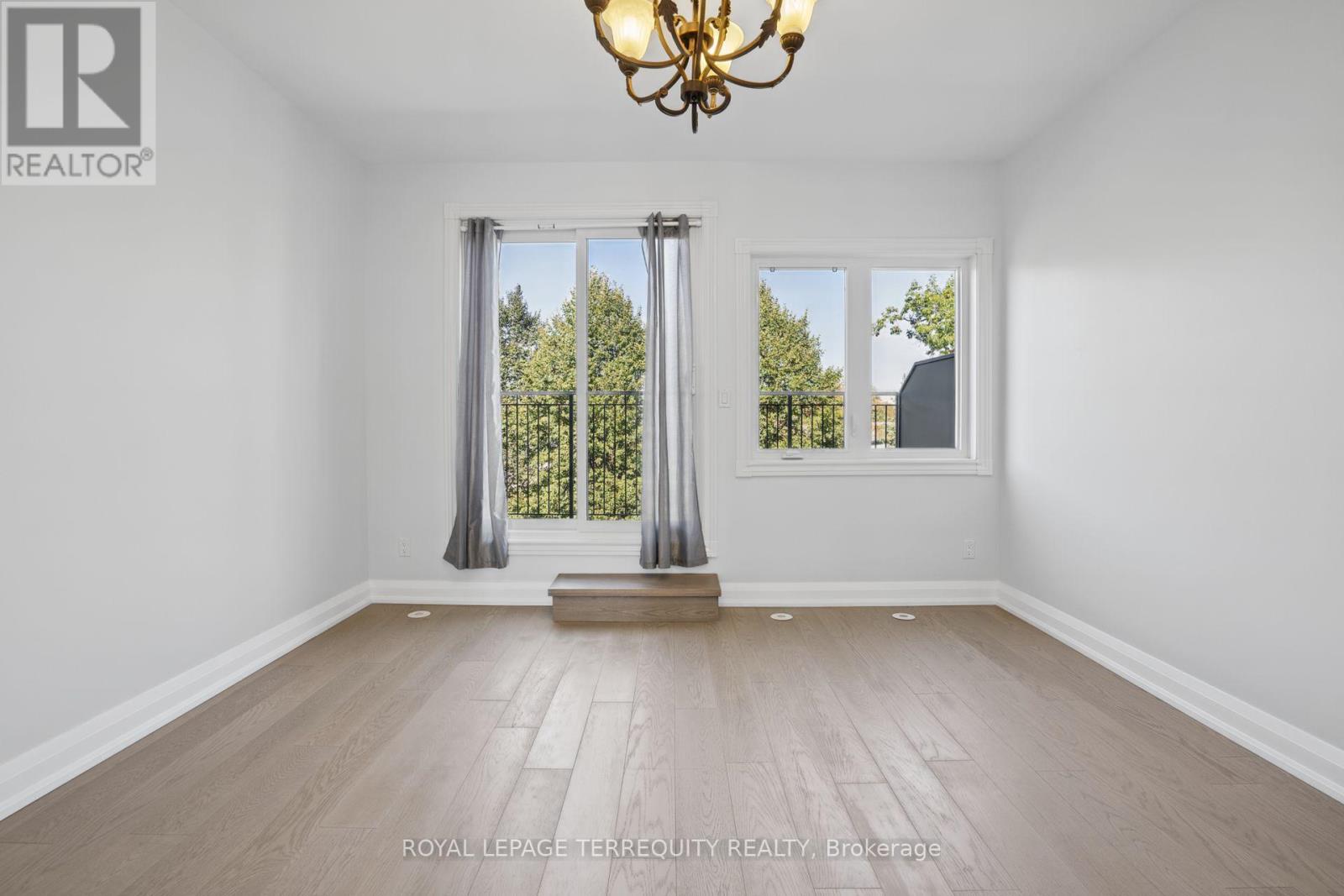 958 The Queensway Property Photo 17