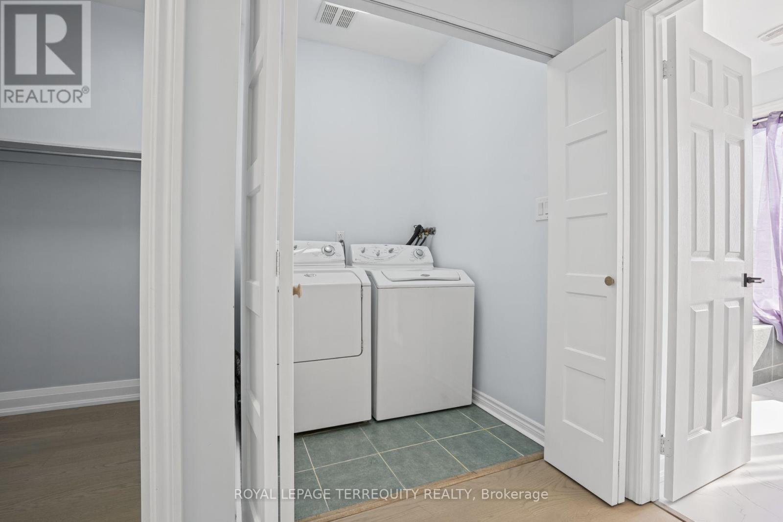 958 The Queensway Property Photo 20