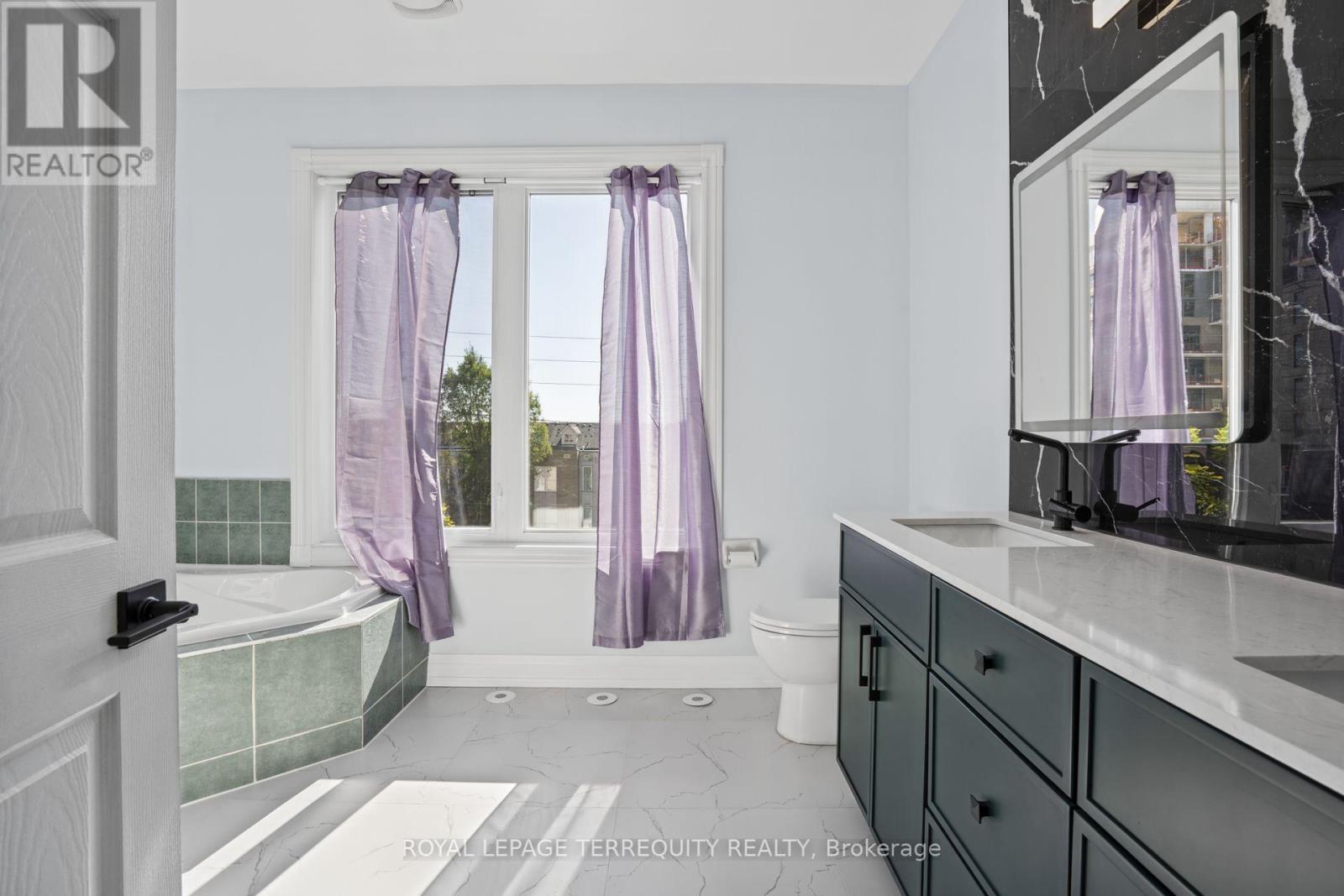 958 The Queensway Property Photo 21