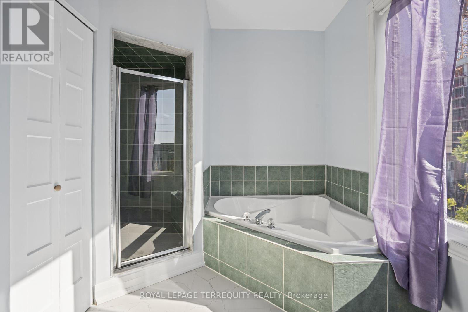 958 The Queensway Property Photo 23
