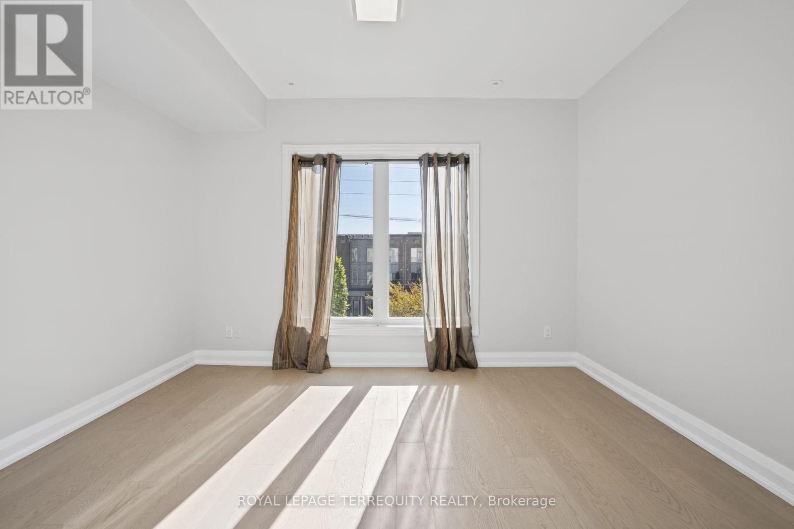 958 The Queensway Property Photo 24