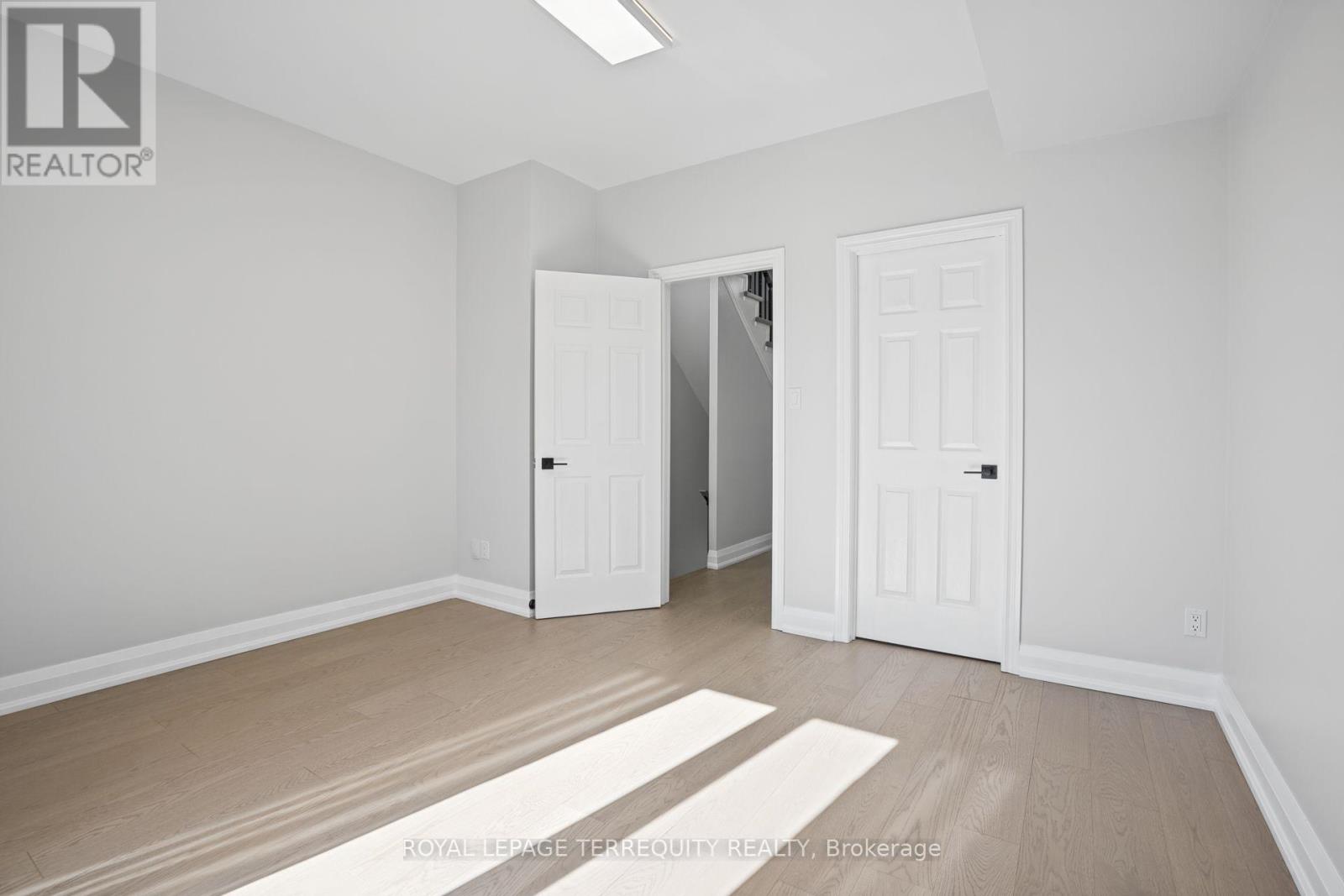 958 The Queensway Property Photo 25