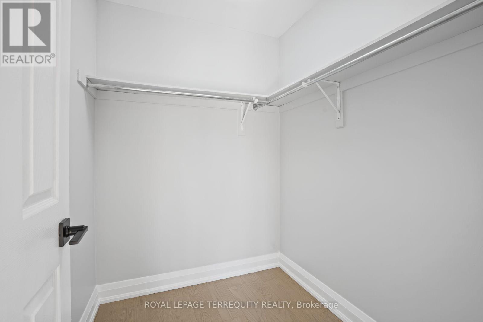 958 The Queensway Property Photo 26