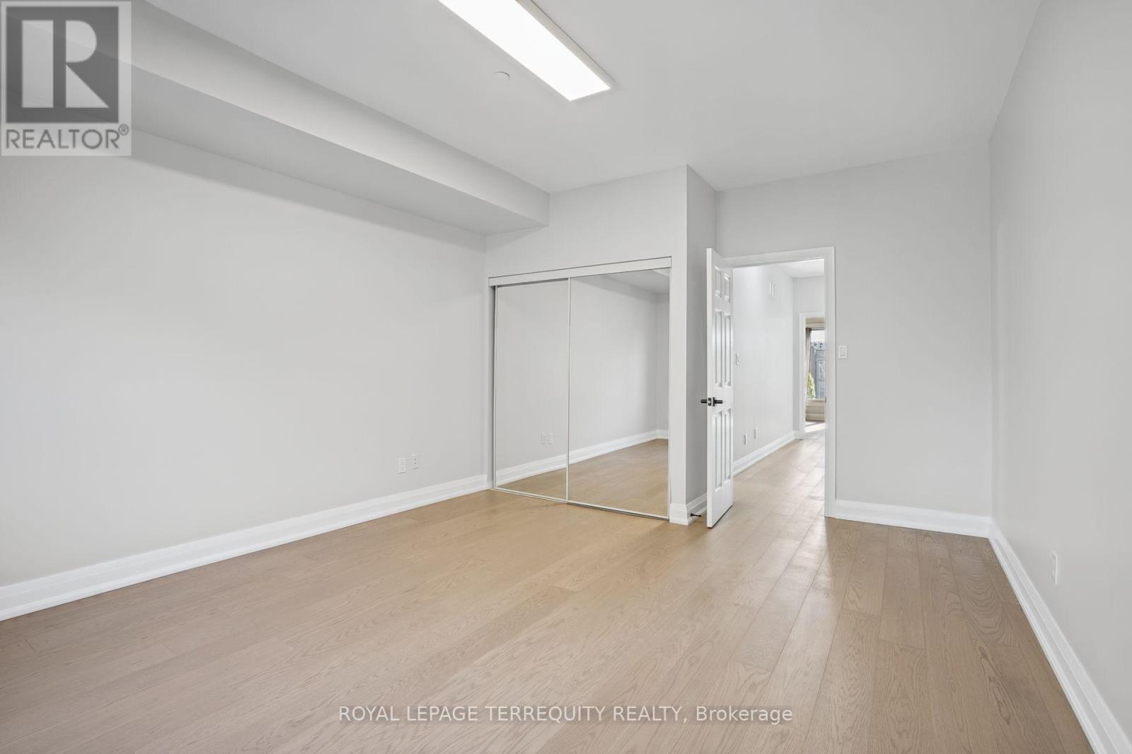 958 The Queensway Property Photo 27