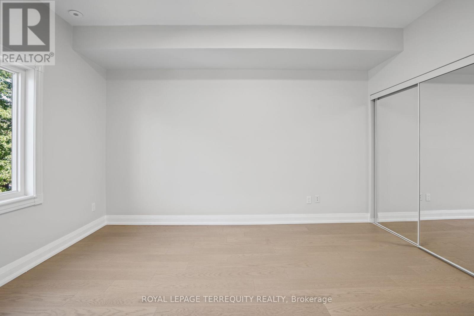 958 The Queensway Property Photo 28
