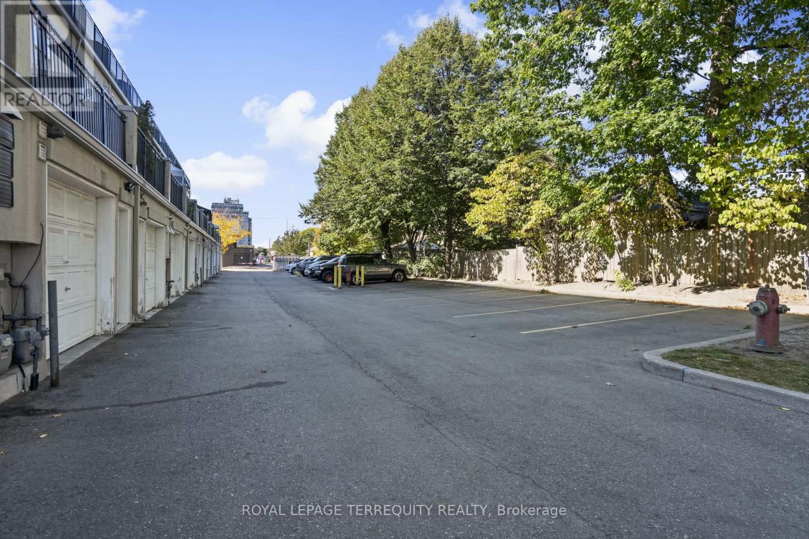 958 The Queensway Property Photo 34