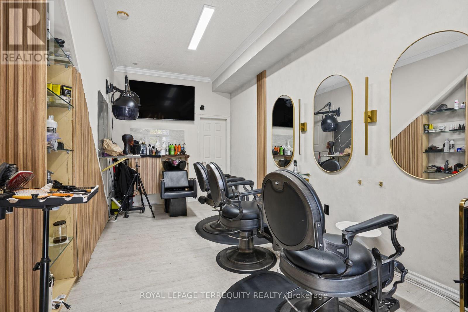 958 The Queensway Property Photo 42