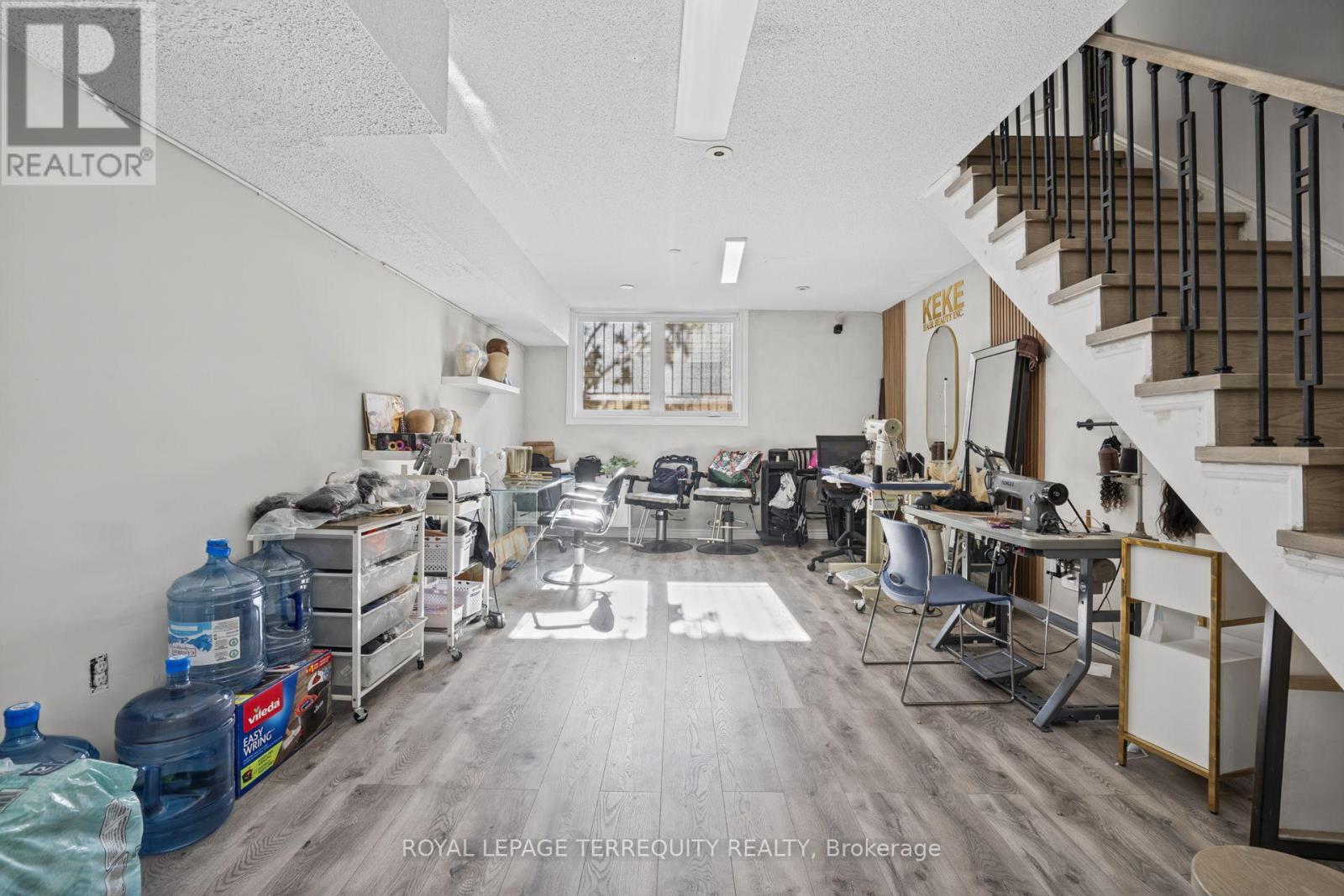 958 The Queensway Property Photo 46