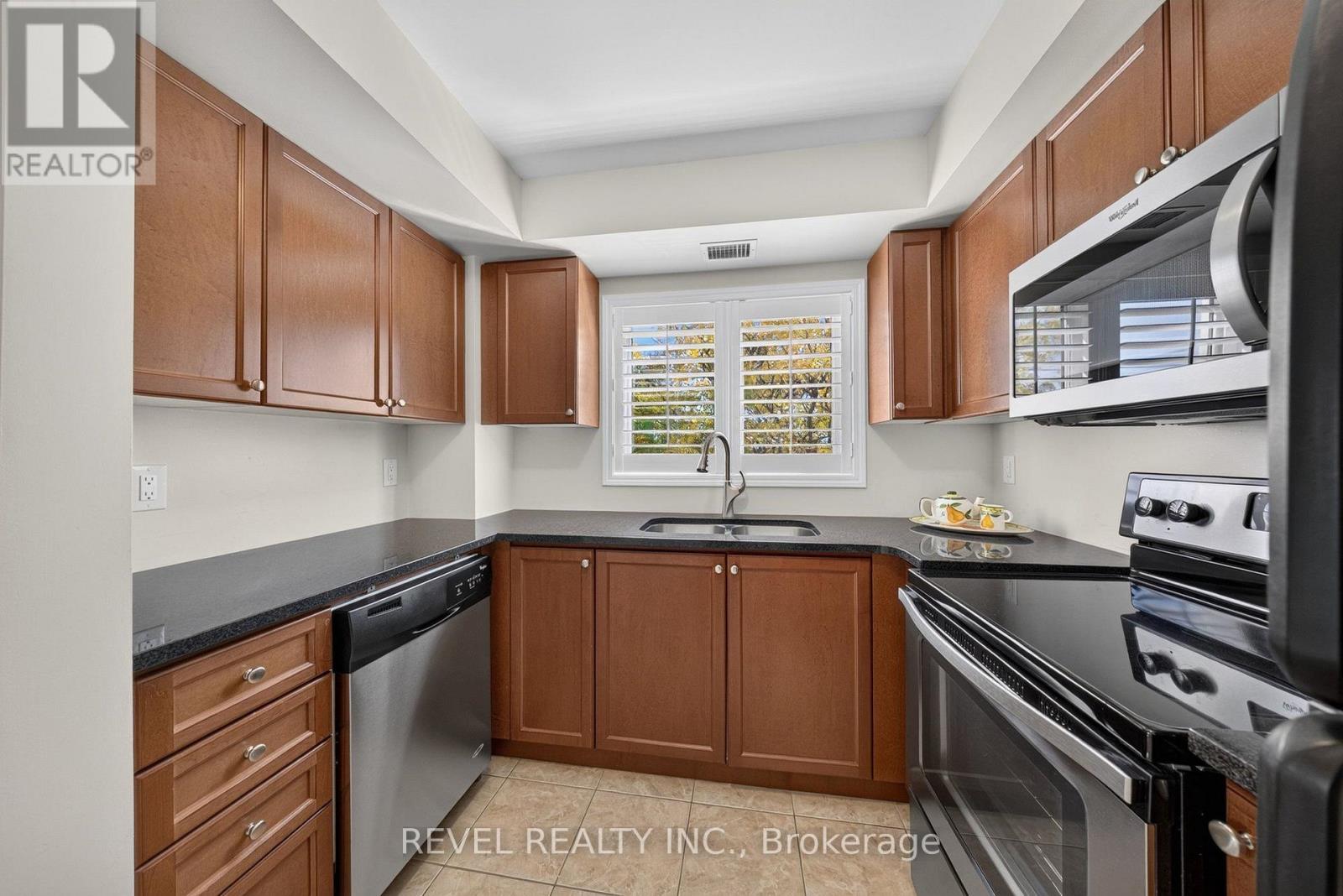 209 - 1045 Nadalin Heights Property Photo 15