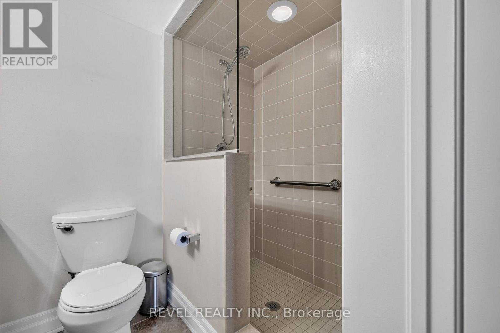 209 - 1045 Nadalin Heights Property Photo 20