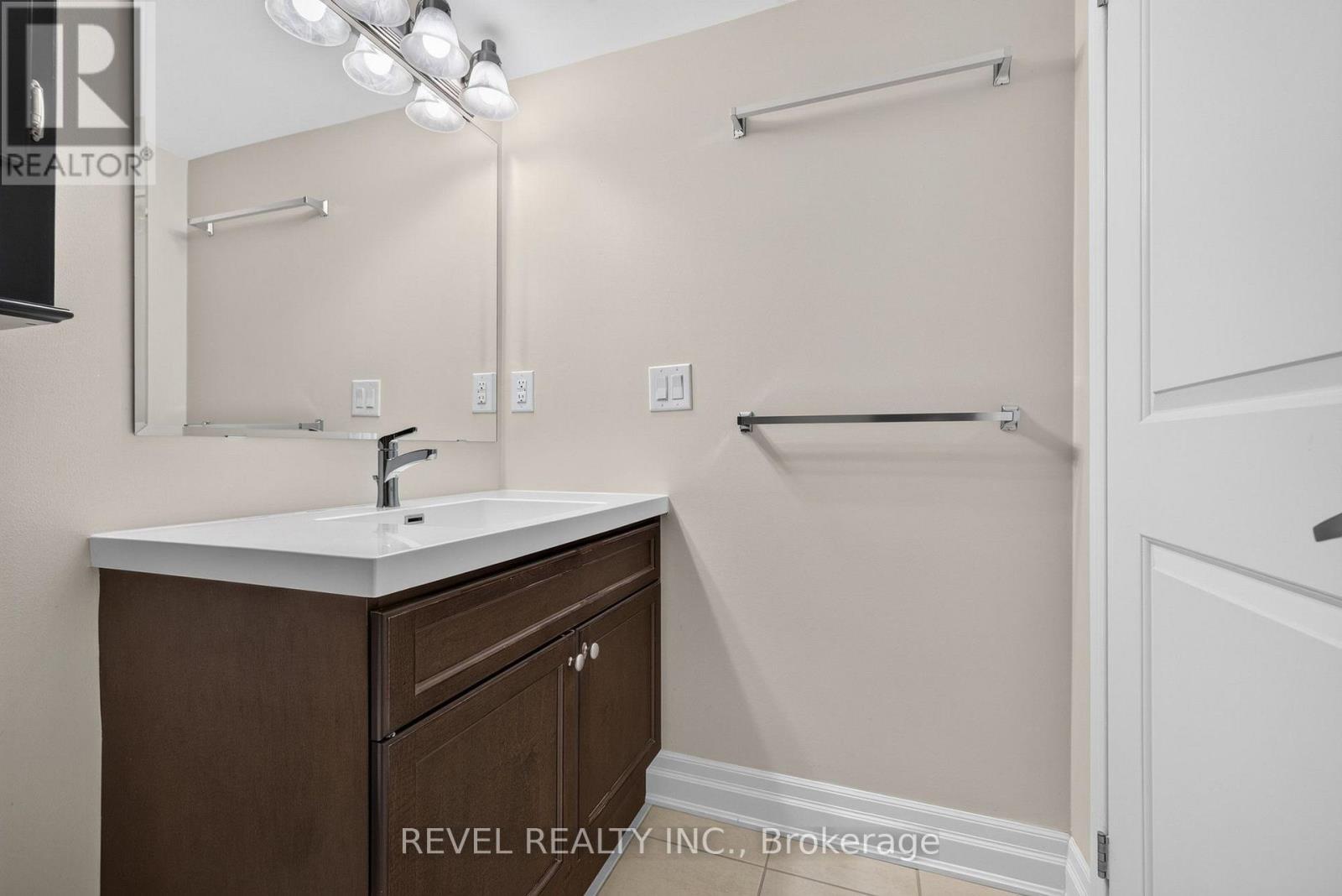 209 - 1045 Nadalin Heights Property Photo 24