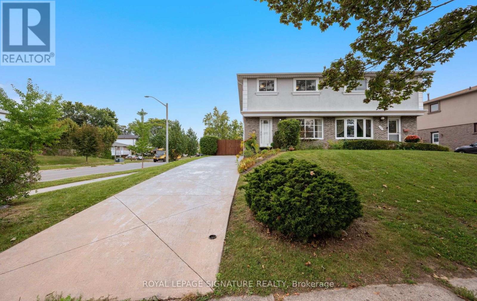 783 Dodsworth Crescent Property Photo 3