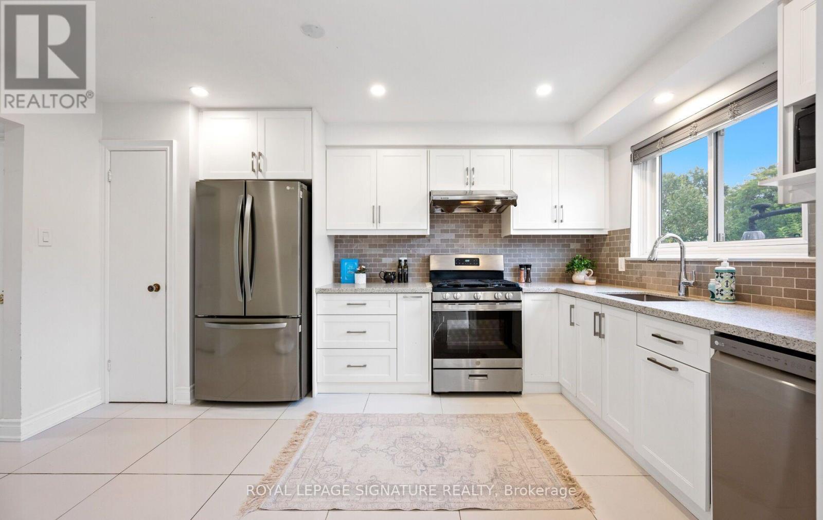 783 Dodsworth Crescent Property Photo 12
