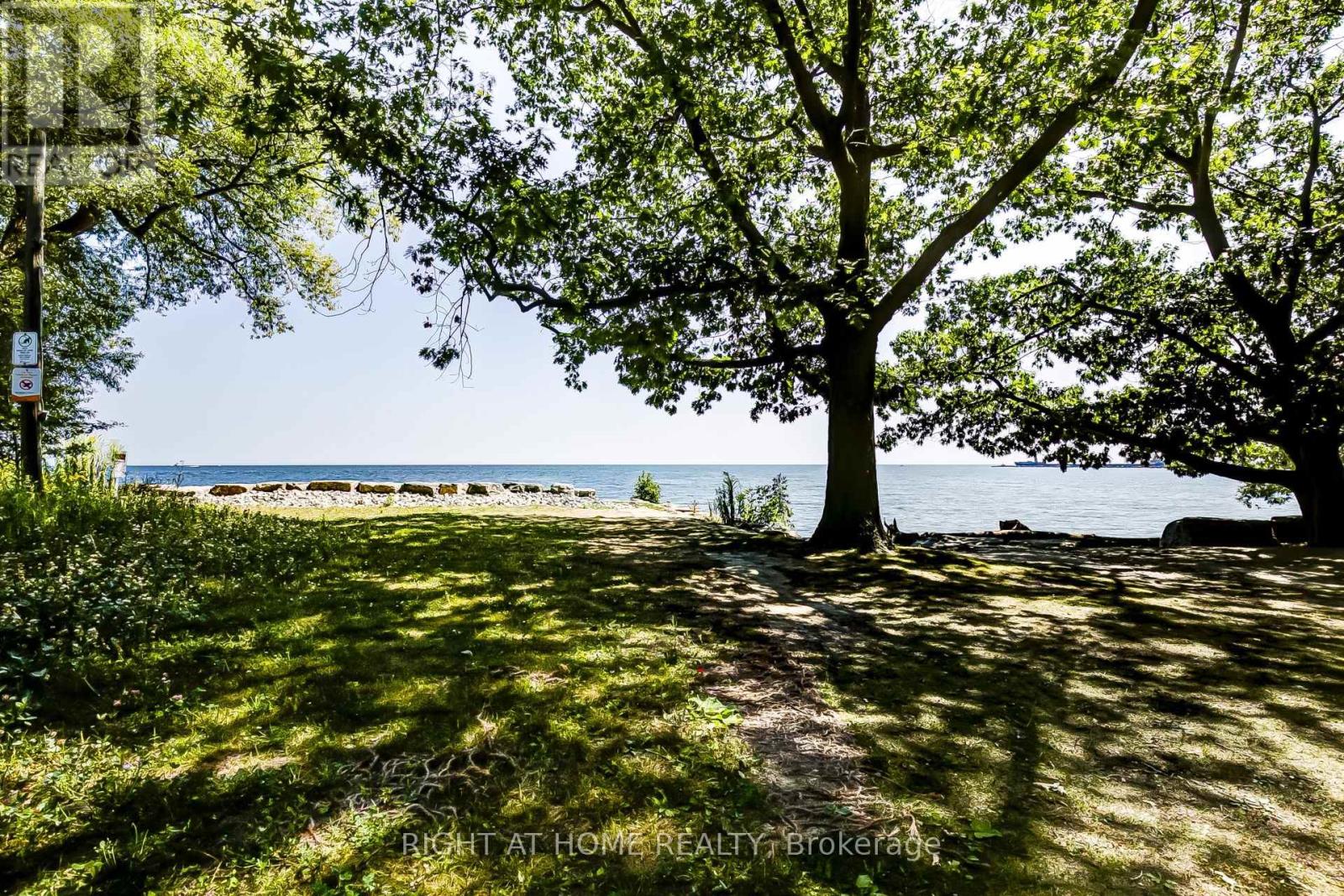 181 Lakeshore Road E Property Photo 8