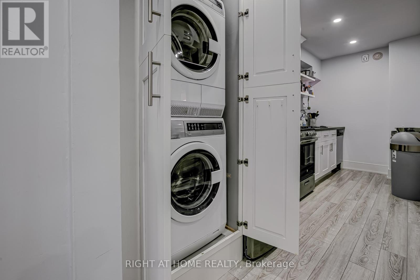 181 Lakeshore Road E Property Photo 10