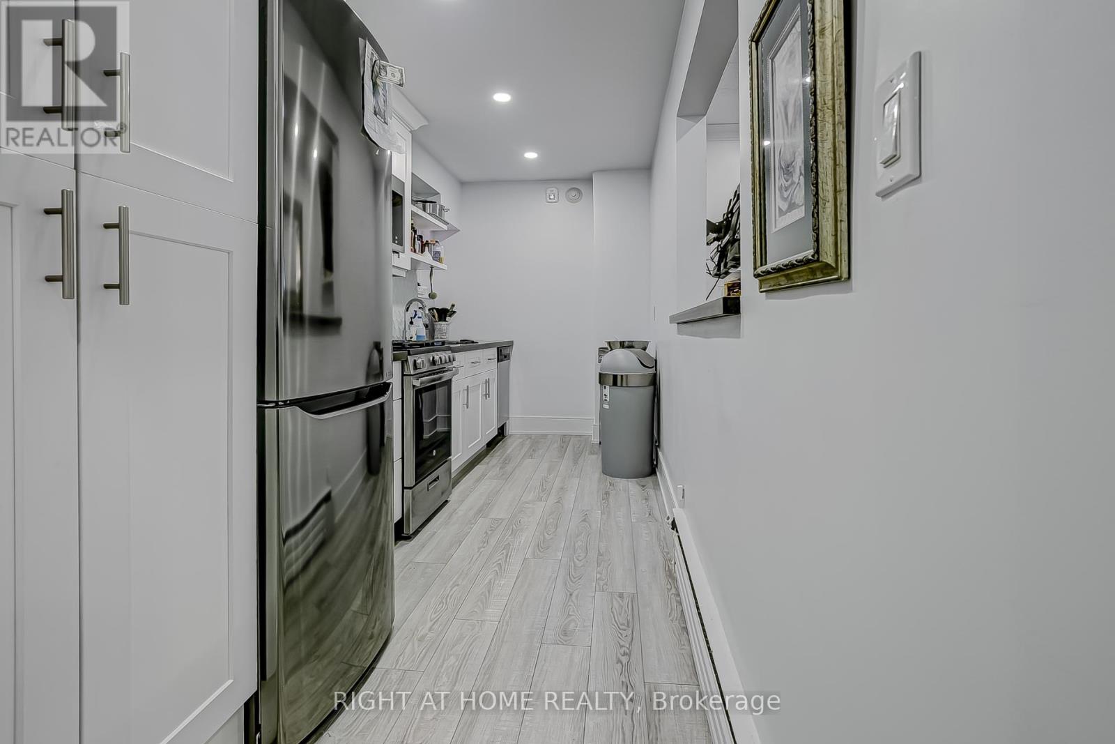 181 Lakeshore Road E Property Photo 11