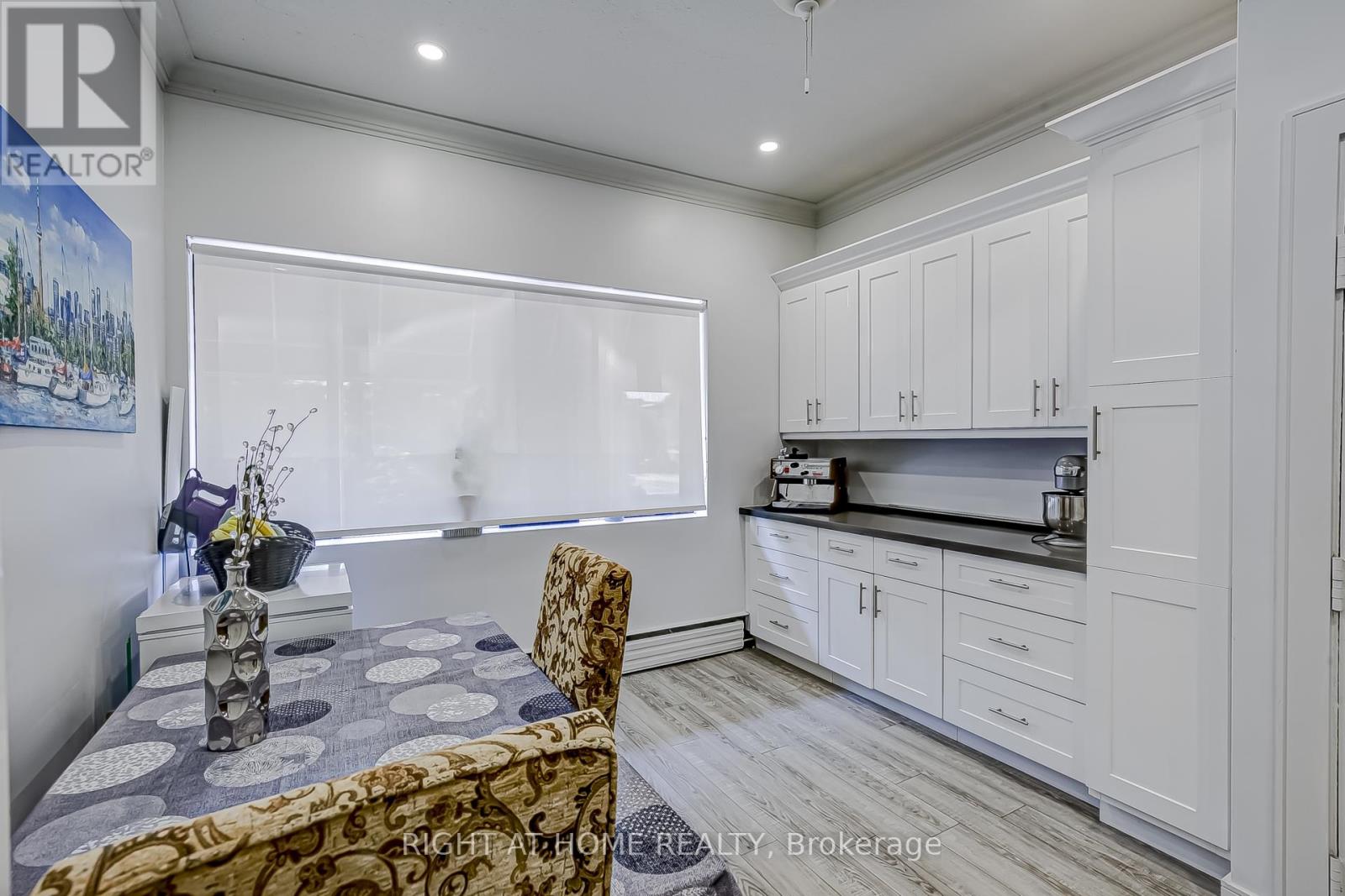 181 Lakeshore Road E Property Photo 12