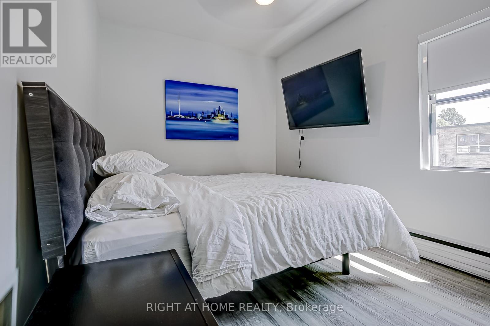 181 Lakeshore Road E Property Photo 18